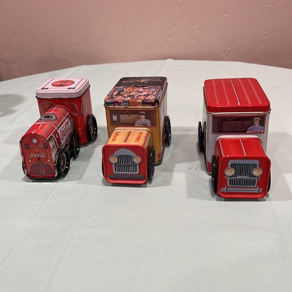 Three Coca-Cola Tins - Picture 4 of 7
